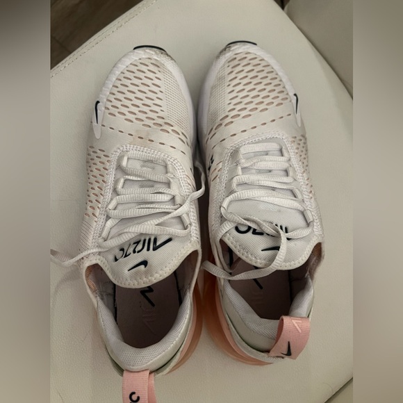 Women’s Nike Air Max 270 - Picture 2 of 7